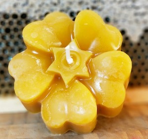 Flower shape beeswax candle