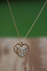 Golden Bee Necklace Heart Shaped Honeycomb High-grade Necklace Dainty Cute Bee Necklace