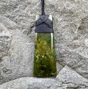 Art gallery: Putiputi Pounamu Toki