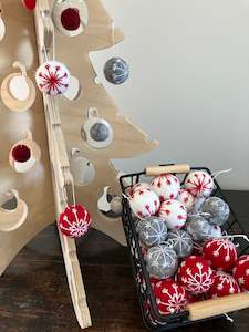 decorations: Snowflake Balls (POS)