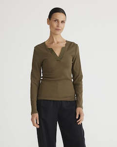 Basics: Brave & True Henley Top Deep Moss