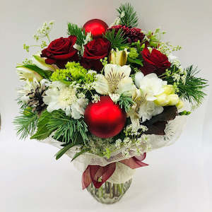 Florist: Christmas Posy in a Vase