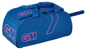 Sporting equipment: GM Striker Cricket Bag