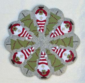 Fig 'n' Berry Creations~ Woodland Gnomes Candle mat~pattern & kit