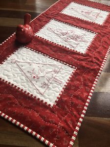 Gail Pan~A Magical Christmas~ table runner & wall hanging pattern