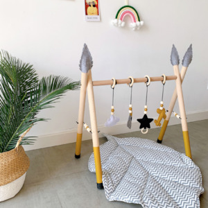 Baby wear: Tracy Wooden Baby Gym with 4 Felt Toys