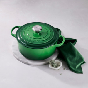 20cm Round Cast Iron Casserole/2.4 litres/Serves 2-3