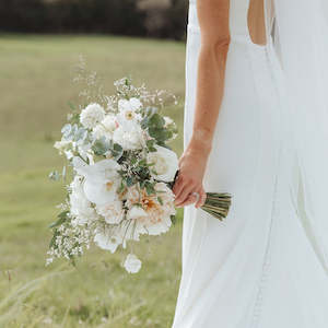 BRIDESMAID BOUQUET | Classic & Neutral