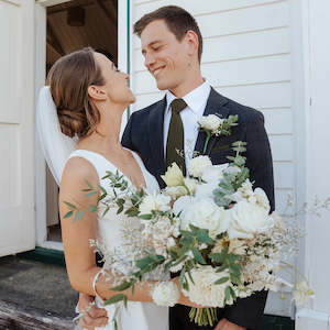 Florist: BRIDAL BOUQUET | Classic & Neutral