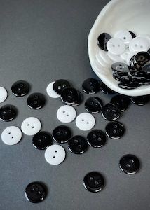 Dressmaking supply: Simple Button 13mm