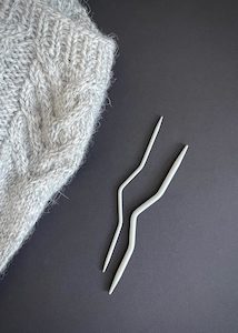 Dressmaking supply: Knitting Cable Needle.