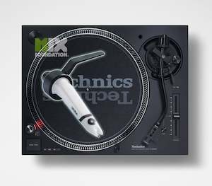 Technics SL-1210MK7 Direct Drive DJ Turntable with Ortofon Concorde Scratch Cartridge