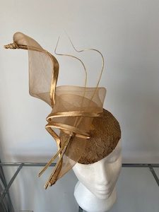 SOLD/Glorious Gold Fascinator – MJ Hatz