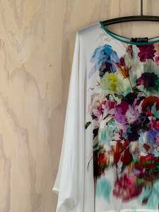 Juna Banded T | Ivory Floral Splash /Emerald Edge