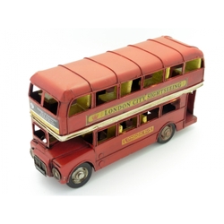 Home Living: Double decker bus model ornament