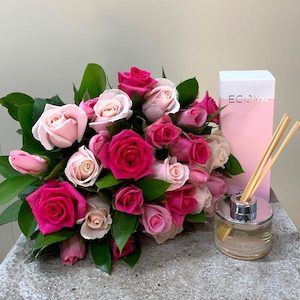 Pretty In Pink Roses with Diffuser