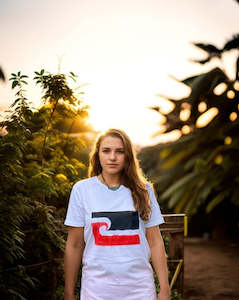 Te tino flag tee