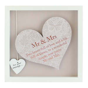 SENTIMENT HEART FRAME - MR & MRS