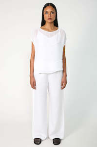 Womenswear: shy tee / white