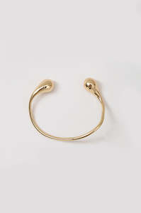 Womenswear: tear drop bracelet / gold