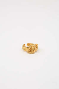 Womenswear: ripple ring / gold