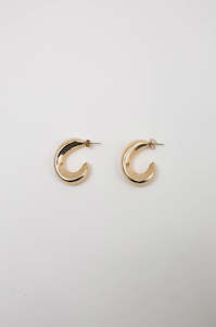 Womenswear: encircle earrings / gold