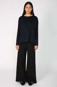 Womenswear: pivoted top / navy