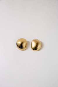 beaming earring / gold