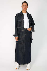 Womenswear: pocketed denim shacket / indigo blue denim