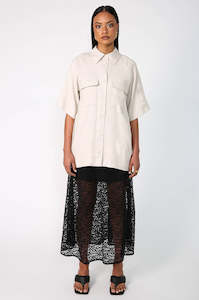 Womenswear: onward short sleeve shacket / natural marle