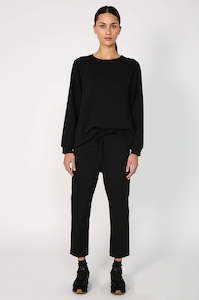 Womenswear: striker sweat / black