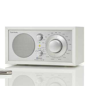 Kitchenware: Model One Bluetooth White / Silver