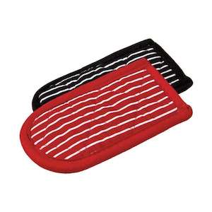 Kitchenware: Cast Iron Hot Handle Mitt 2 Pack Stripe