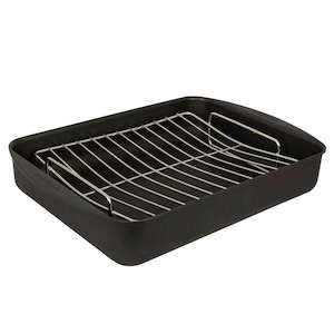 Kitchenware: Classic Roasting Pan with Rack 5L