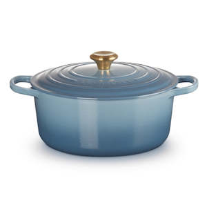 Kitchenware: Signature Round Casserole Chambray