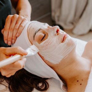 Beauty salon: Mooi Express Facial Voucher