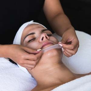 Beauty salon: Skin Peels