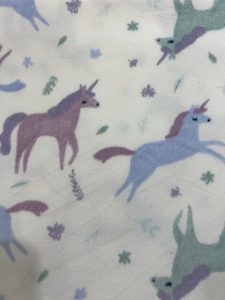 BC33 – Blanket Cuts – Lilac Unicorns- Microfleece 2 mtr x 1.5 mtr Cuts – R…