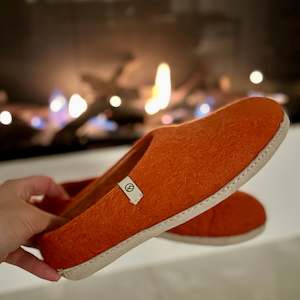 SLIPPERS: Wool Slippers - Orange