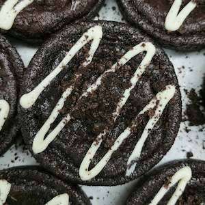 Cookies & Cream Cookie Pie