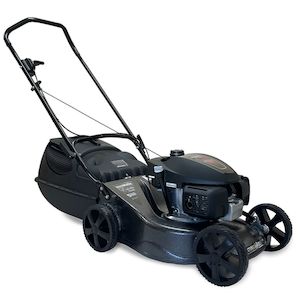 Lawn mower: LawnMaster Estate Honda