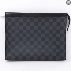 Designer: Louis Vuitton Pochette Voyage MM