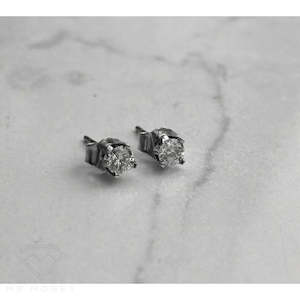 18ct White Gold Modern Stud Earrings