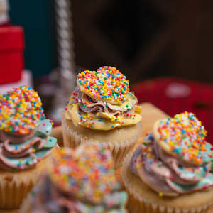 Cake: Rainbow Cupcakes (x4)