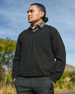 Silverdale | Fine Merino V-Neck Pullover | Black