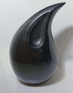 Pearl Black Tear Drop Urn