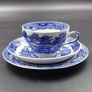 Kitchenware: T G Green - Blue Willow - Trio