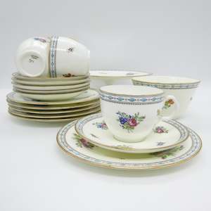 Kitchenware: Cauldon - Floral Sprays, 1493 - 19-piece Tea Set