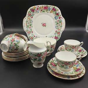 Crown Staffordshire - Thousand Flowers - 21-piece Tea Set