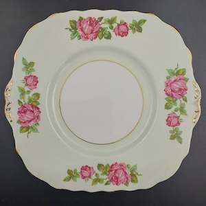 Kitchenware: Colclough - Red Roses on Green Band - Cake Plate